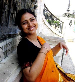 Abitha Aunty_87.jpg Cute Abitha Aunty Saree Candid Panties and Nudes